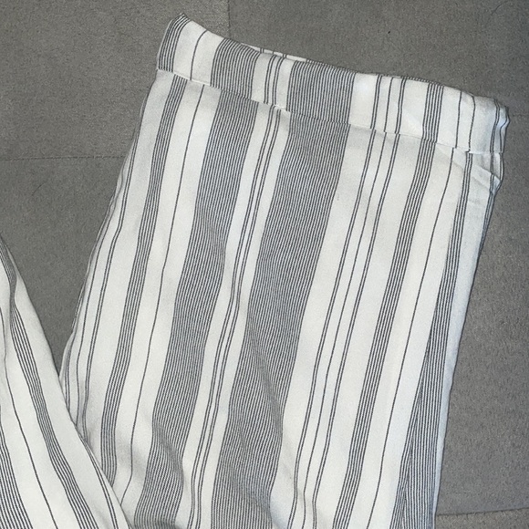 American Eagle Outfitters High Waisted Paperbag Pants - Picture 3 of 12